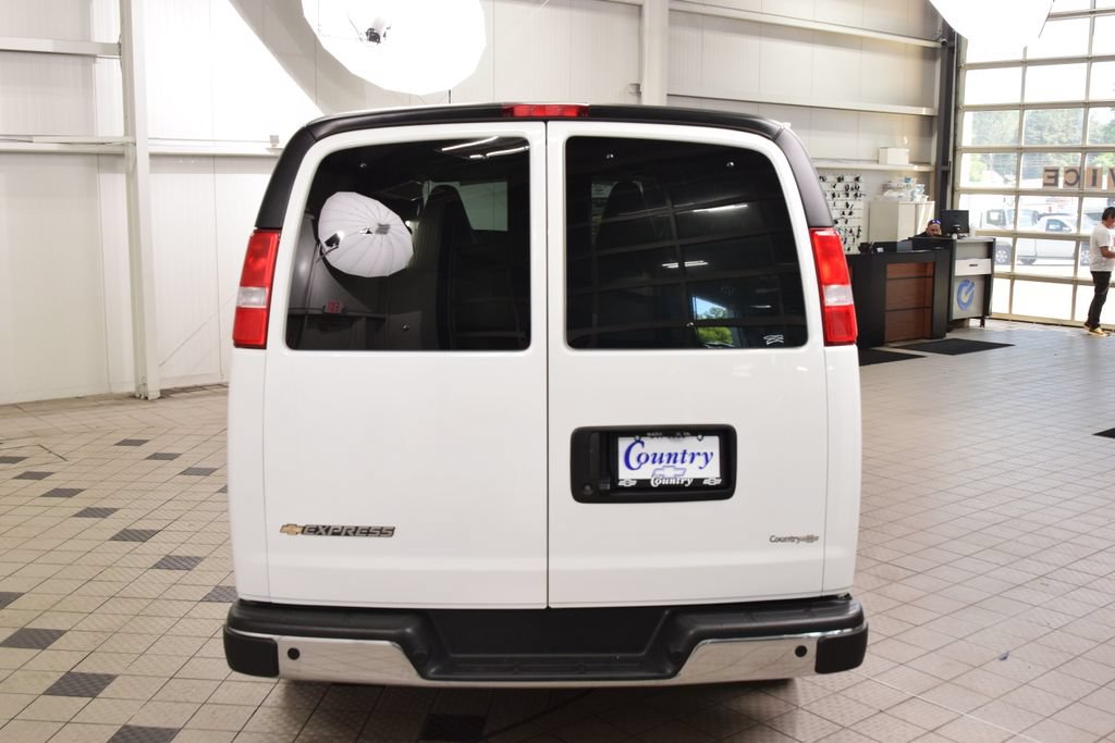 Used 2025 Chevrolet Express 3500 LT w/ LT Preferred Equipment Group RWD image 4