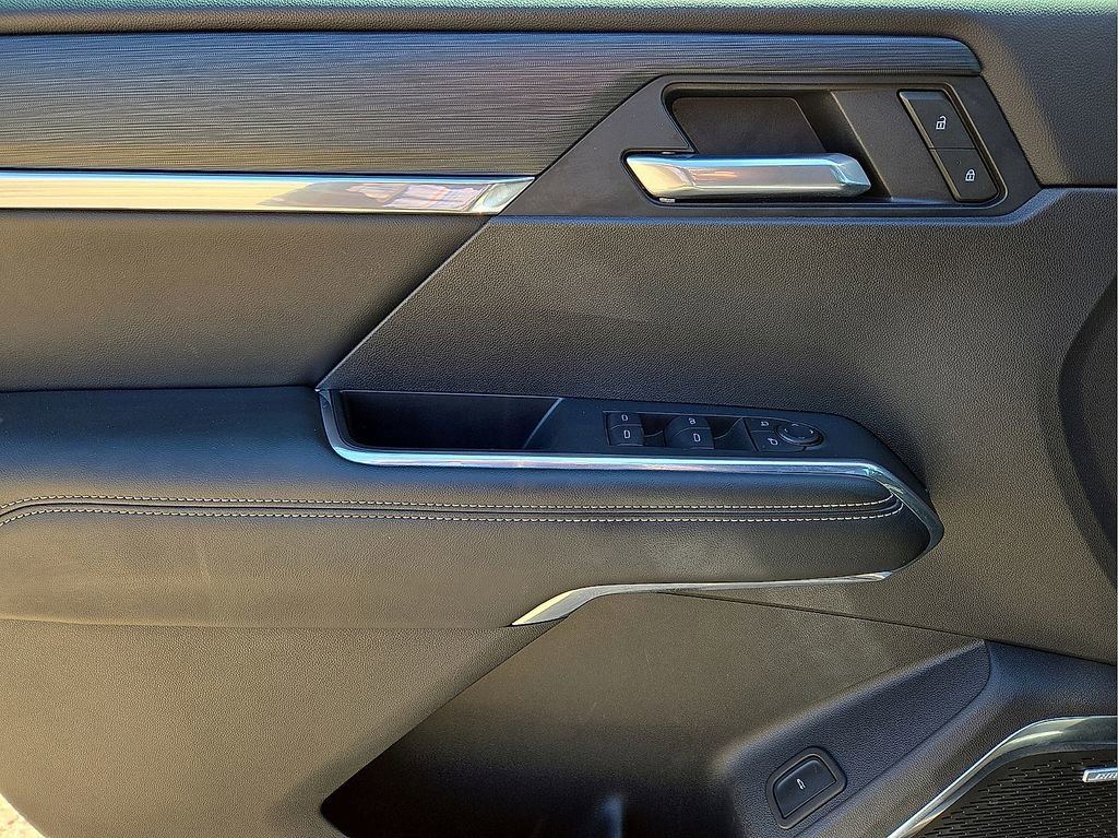 Used 2025 GMC Acadia Elevation image 21