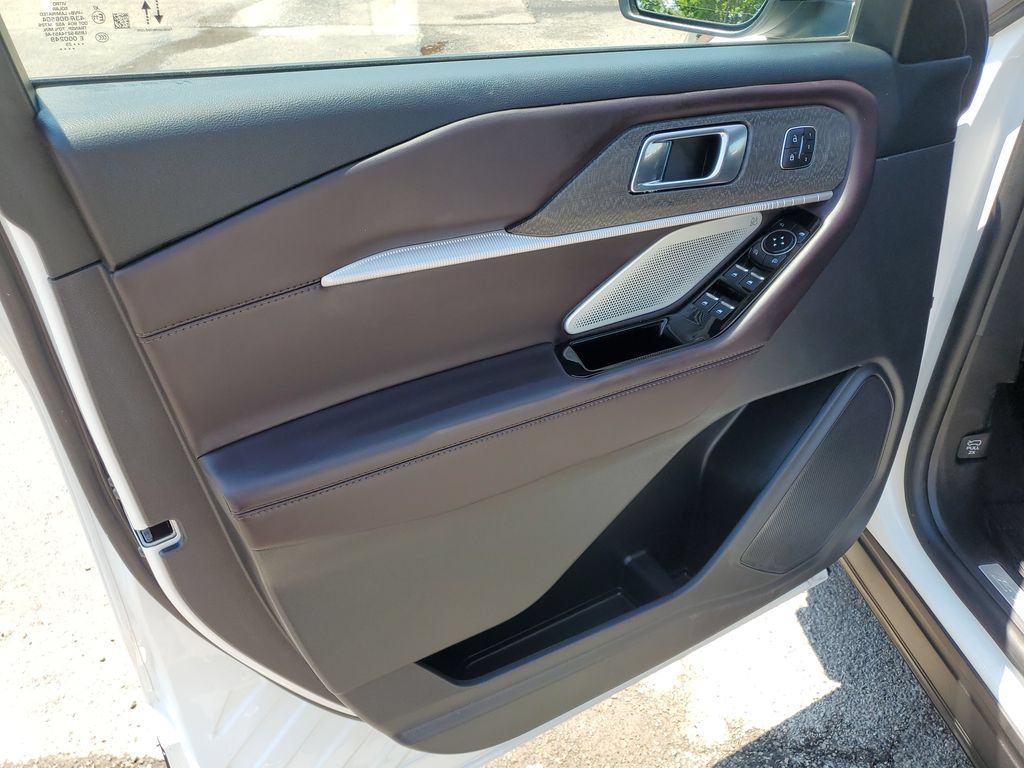 Used 2025 Ford Explorer Platinum AWD/4WD image 13
