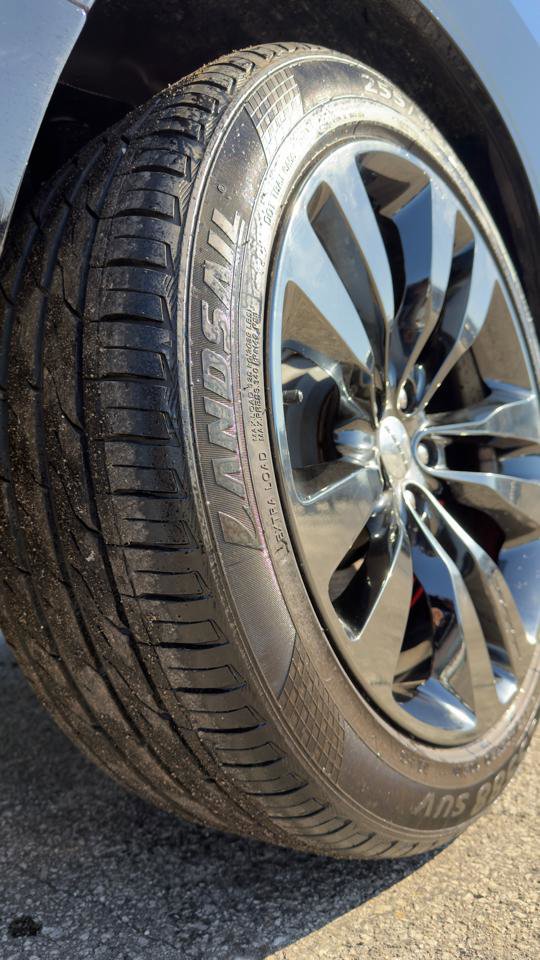 Used 2014 Dodge Challenger SRT8 w/ Harman/Kardon Audio Group image 19