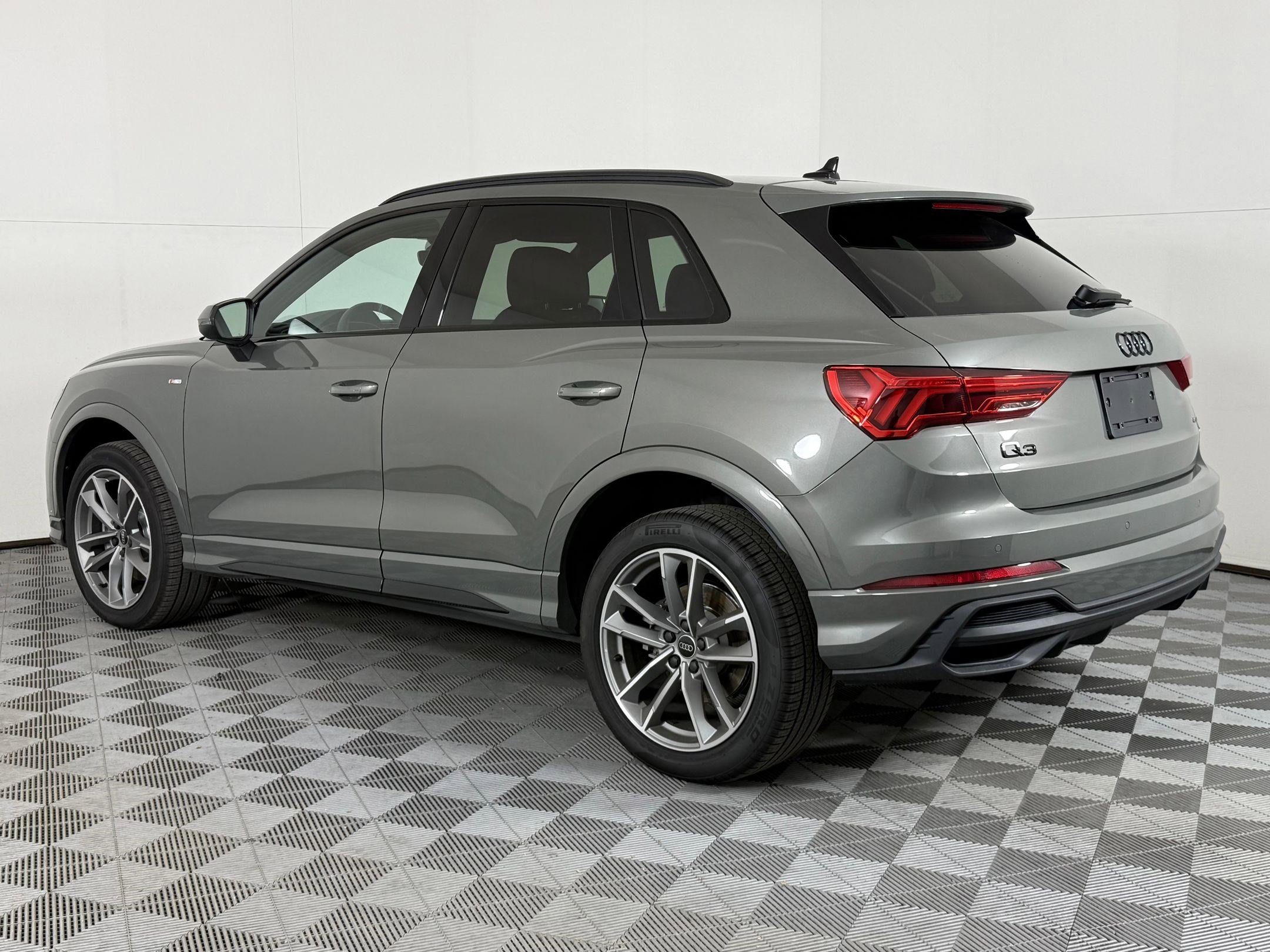 New 2025 Audi Q3 2.0T Premium image 3