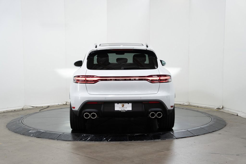 Used 2024 Porsche Macan image 3