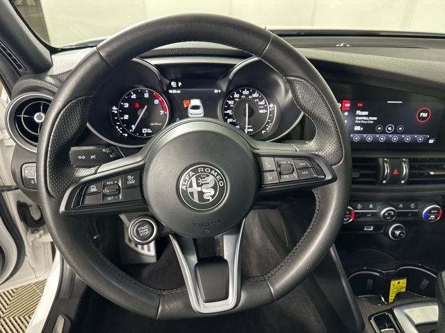 Used 2022 Alfa Romeo Giulia Ti image 14