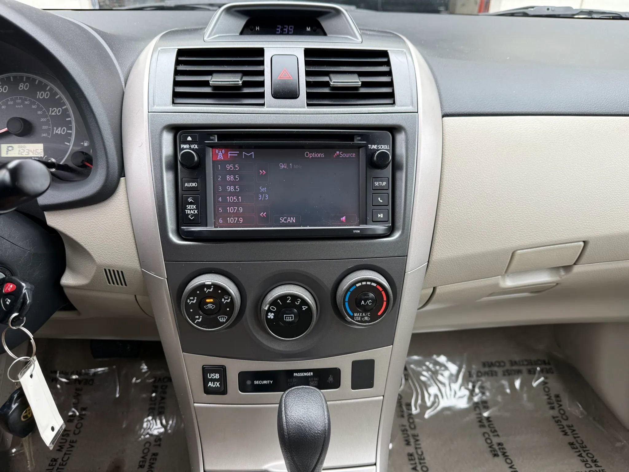 Used 2013 Toyota Corolla LE FWD image 28