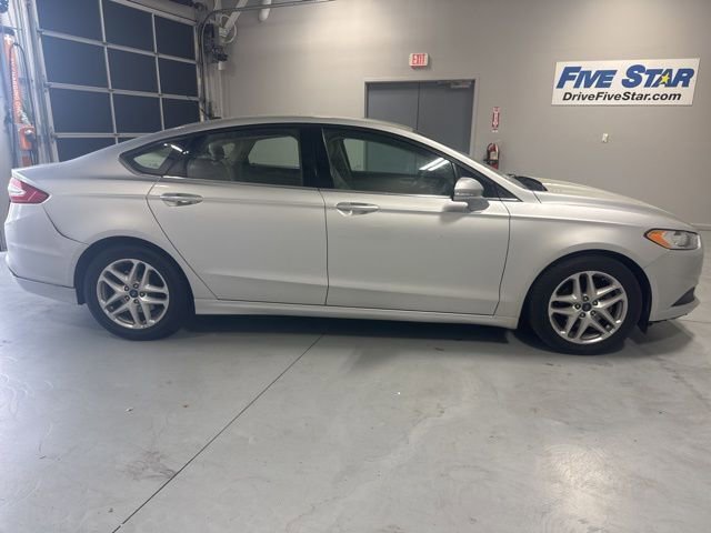 Used 2015 Ford Fusion SE image 5