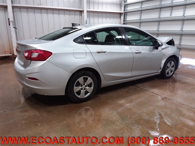 Used 2018 Chevrolet Cruze LS FWD image 2