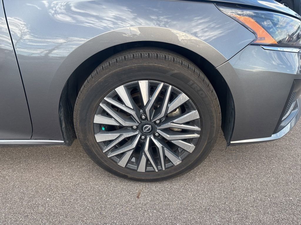 Used 2024 Nissan Altima 2.5 SV image 11
