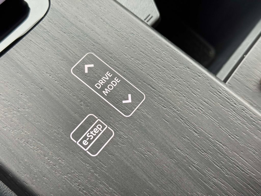 Certified 2024 Nissan Ariya FWD image 31