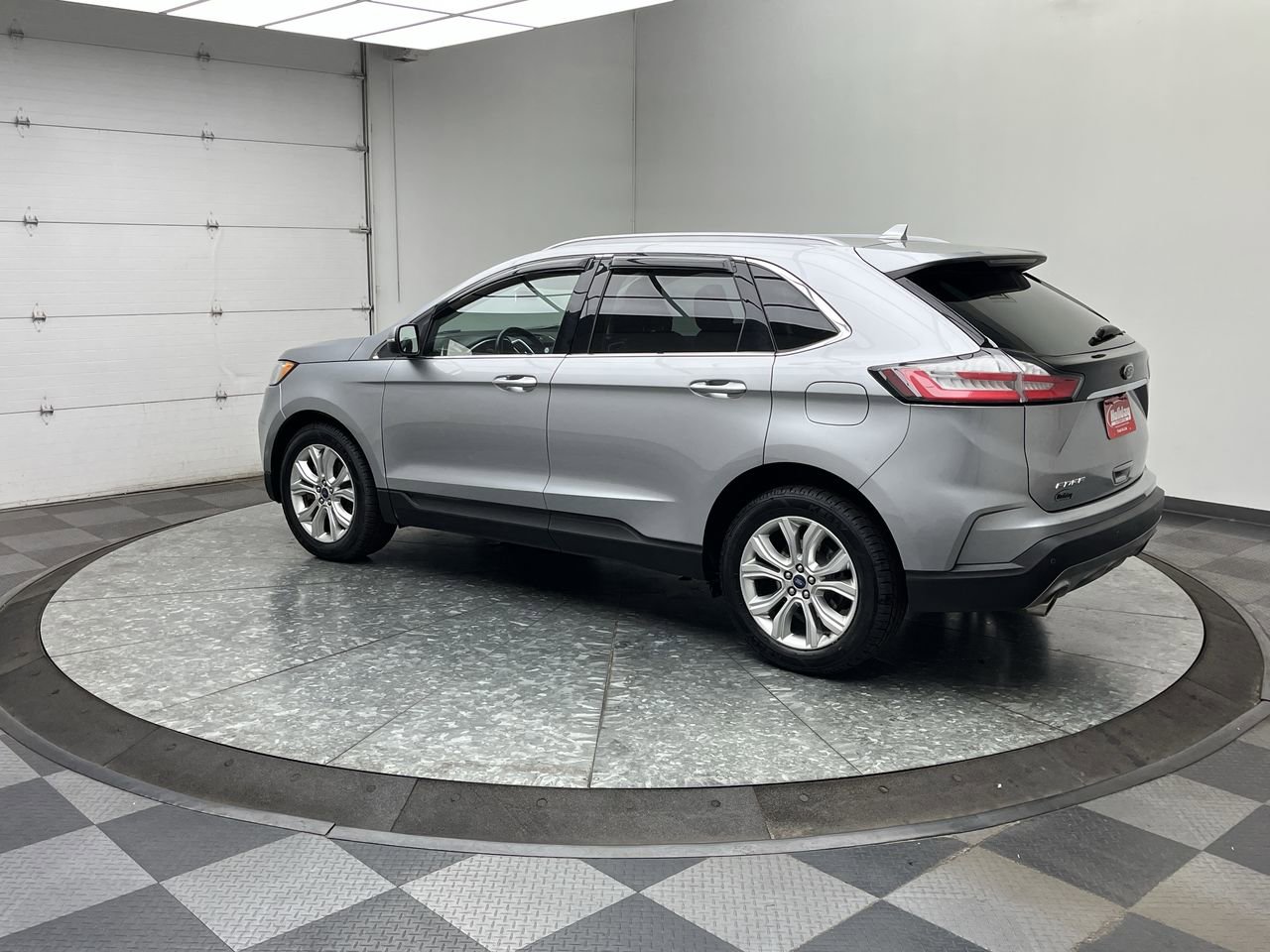 Used 2020 Ford Edge Titanium AWD/4WD image 2