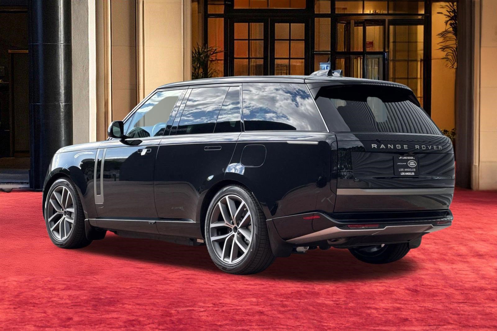 New 2026 Land Rover Range Rover SE AWD/4WD image 3