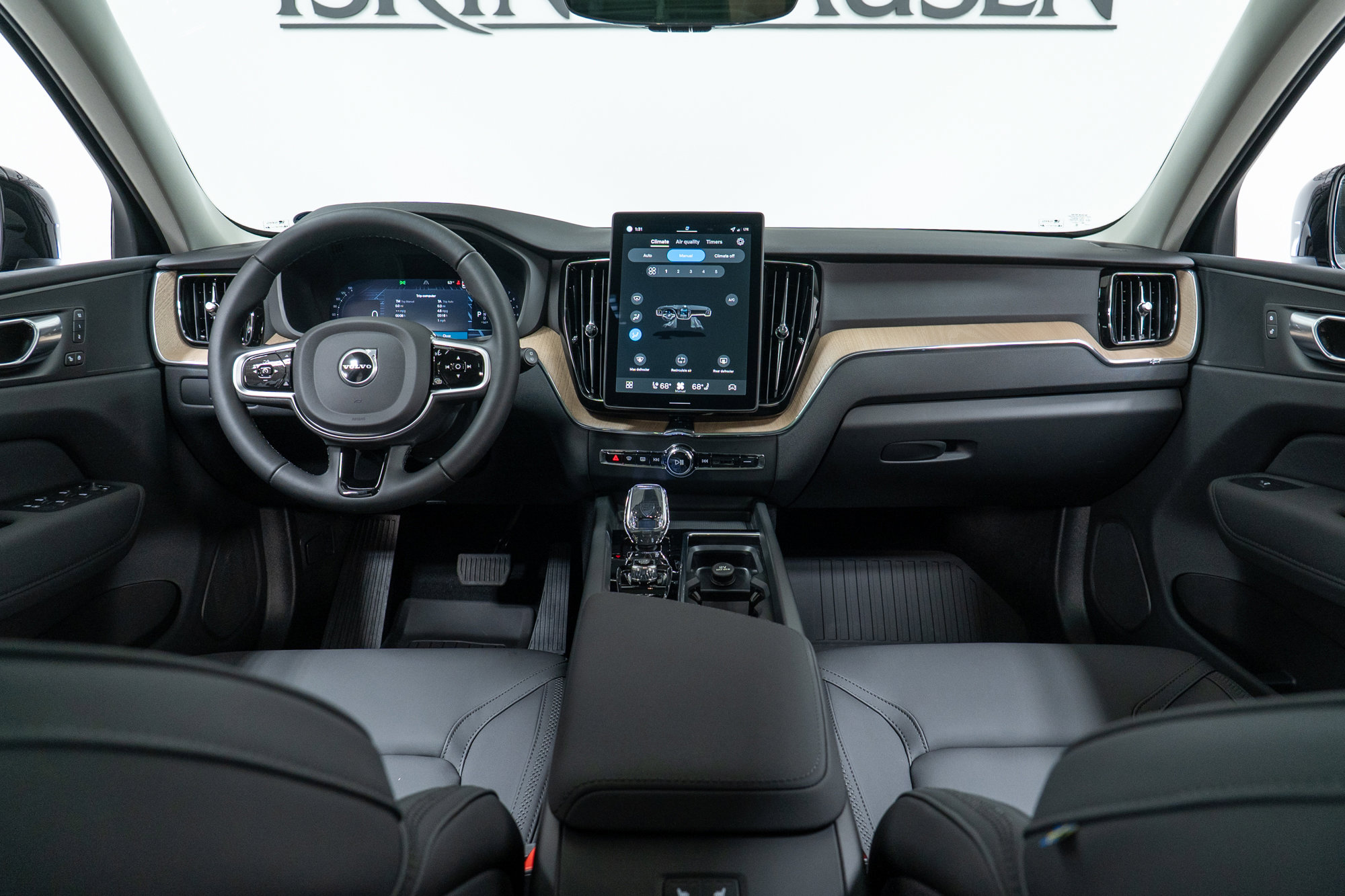 New 2026 Volvo XC60 B5 Plus w/ Protection Package Premier image 15