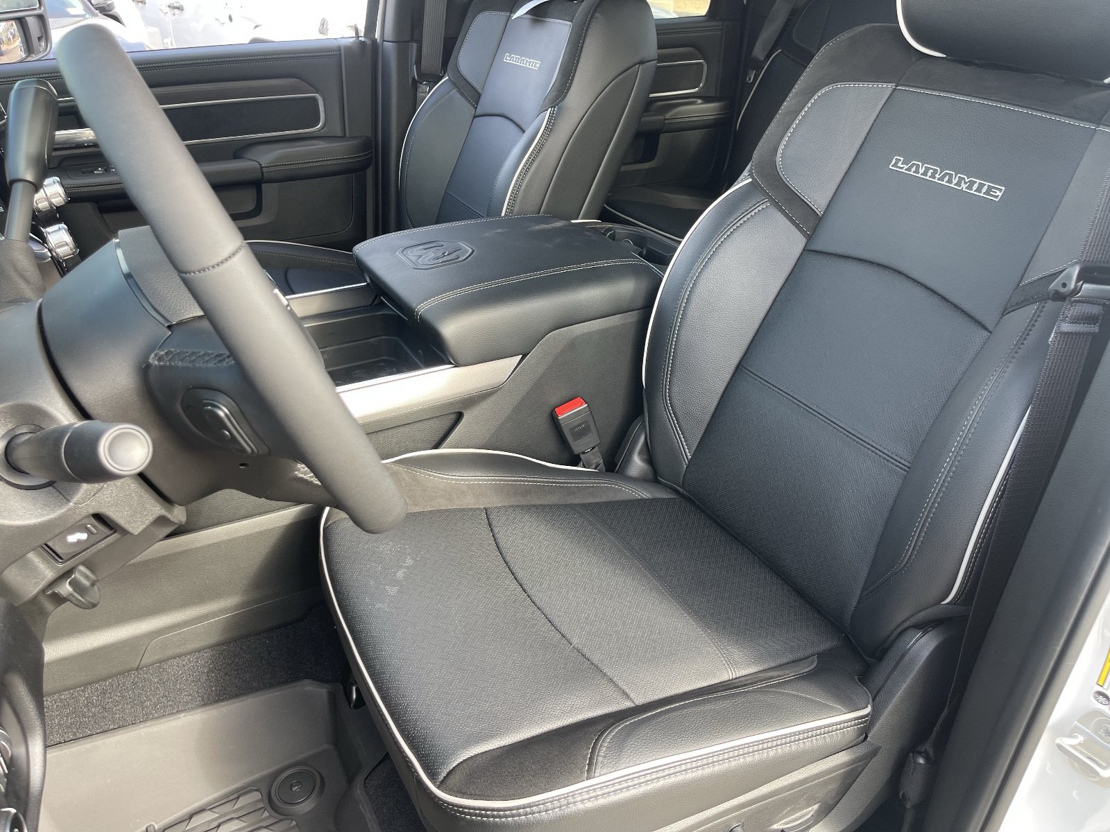 New 2026 RAM 2500 Laramie w/ Night Edition AWD/4WD image 17