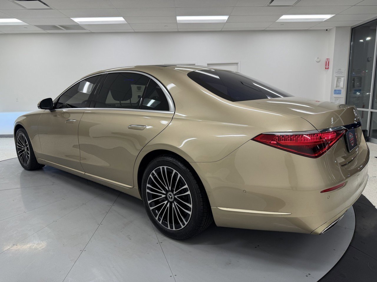 Used 2022 Mercedes-Benz S 580 4MATIC Sedan image 5
