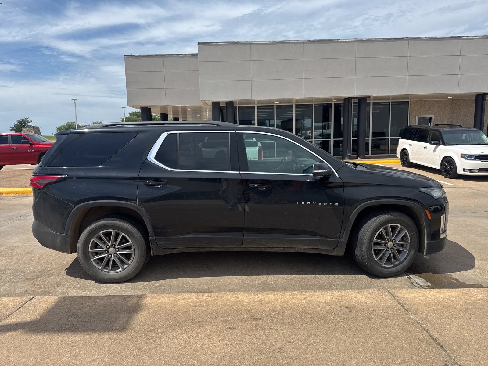 Used 2023 Chevrolet Traverse LT w/ LPO, Floor Liner Package FWD image 8
