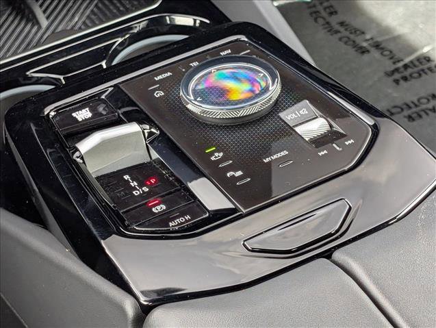 Certified 2025 BMW 530i RWD image 12