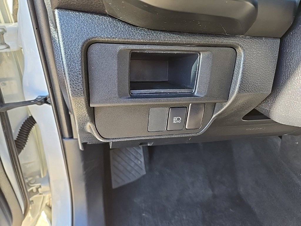 Used 2018 Toyota Tacoma SR image 11