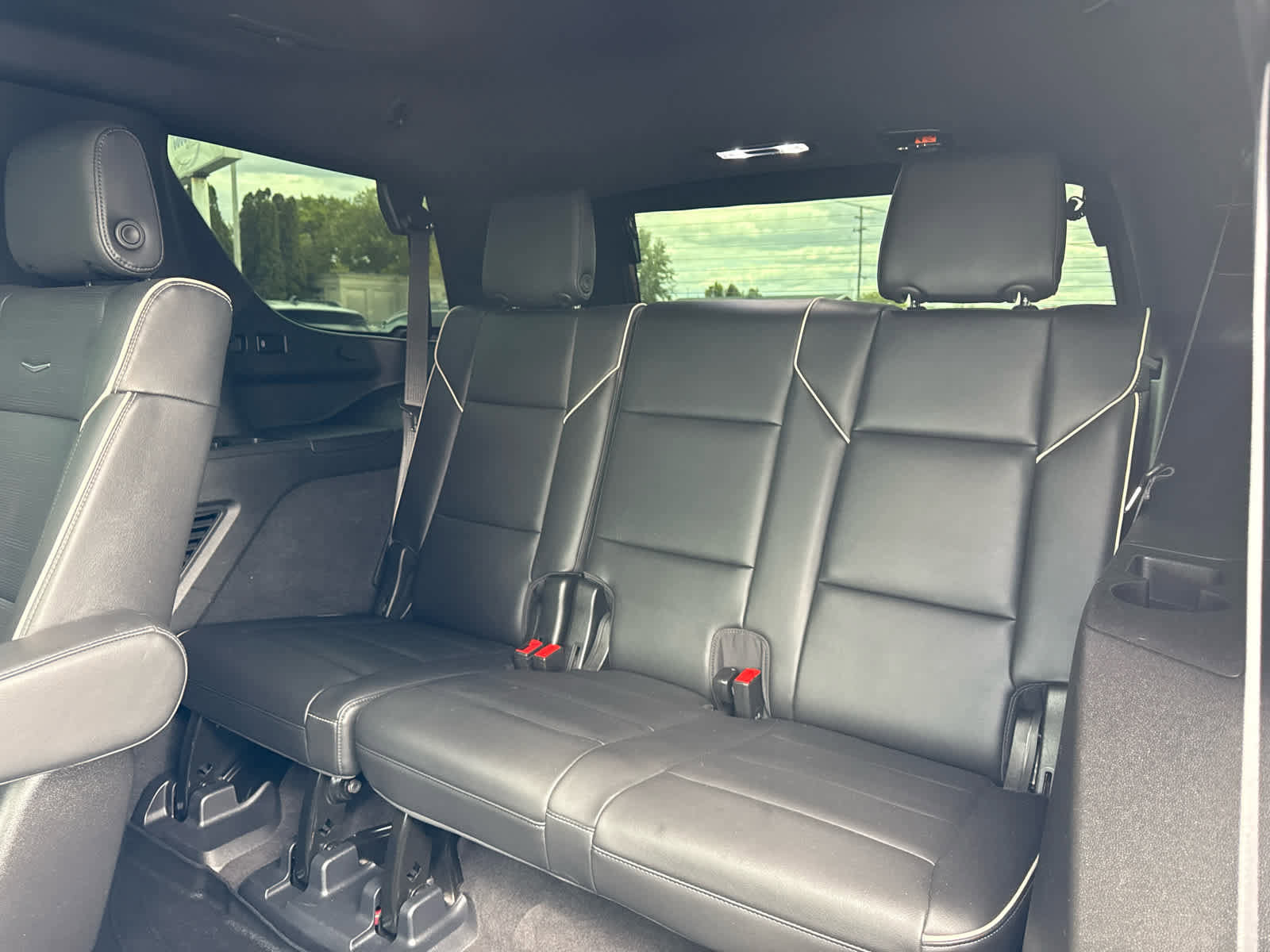 Certified 2021 Cadillac Escalade Premium Luxury w/ Driver Assist Tech Package AWD/4WD image 25
