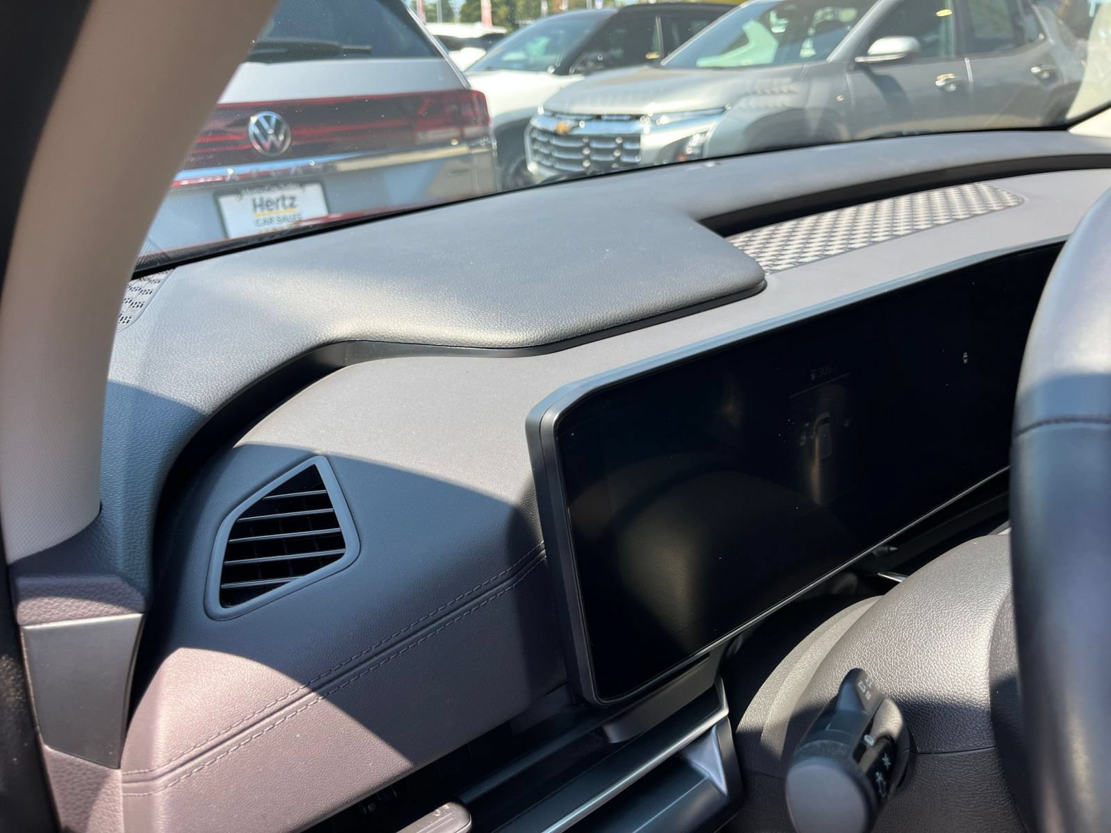 Used 2026 Kia Carnival FWD image 36