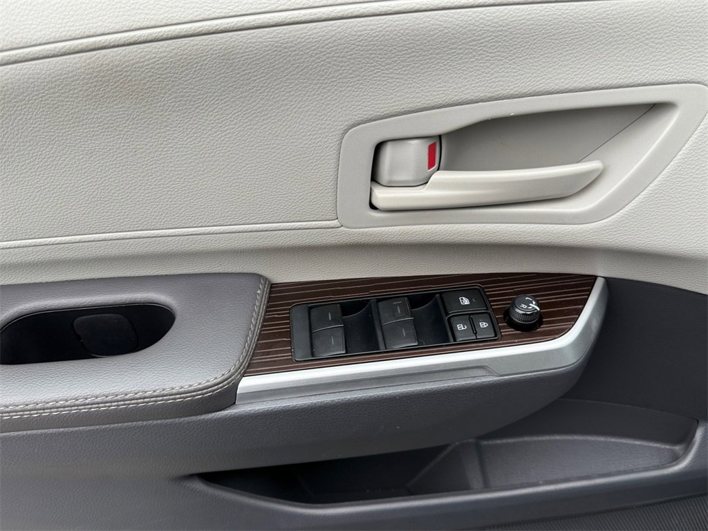 Used 2024 Toyota Sienna LE image 11