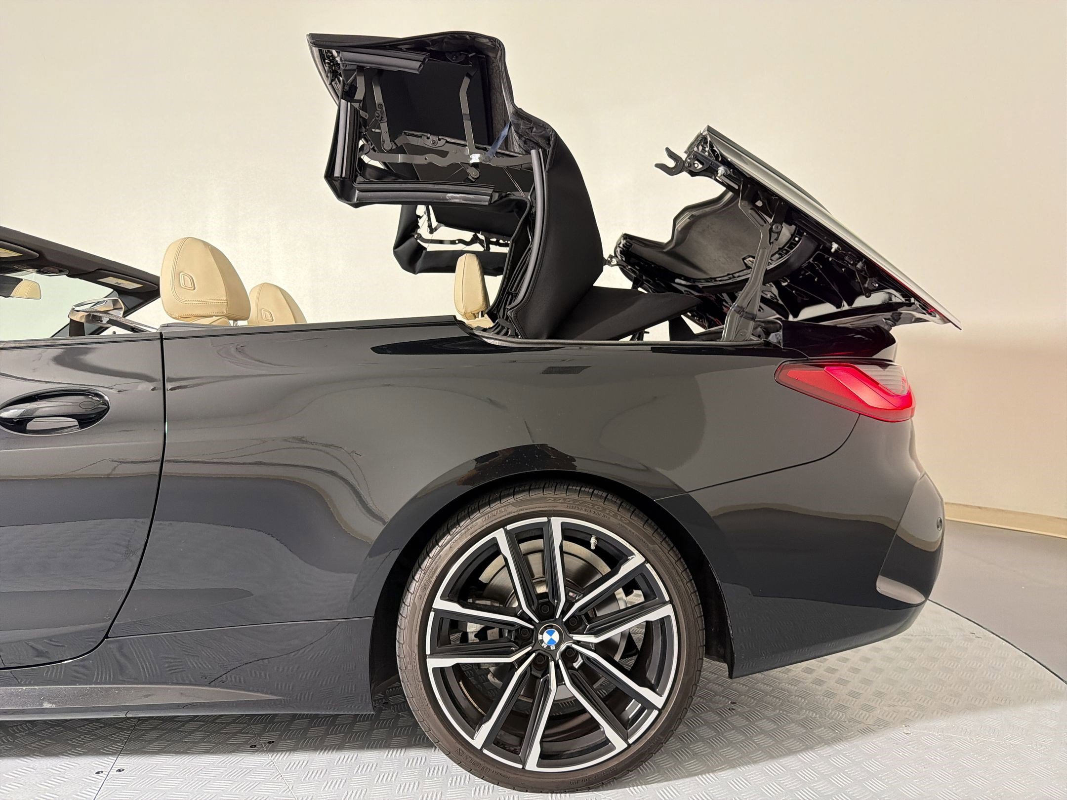 Certified 2024 BMW 430i Convertible w/ M Sport Package RWD image 31