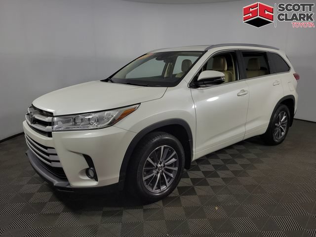 Used 2017 Toyota Highlander XLE AWD/4WD image 3