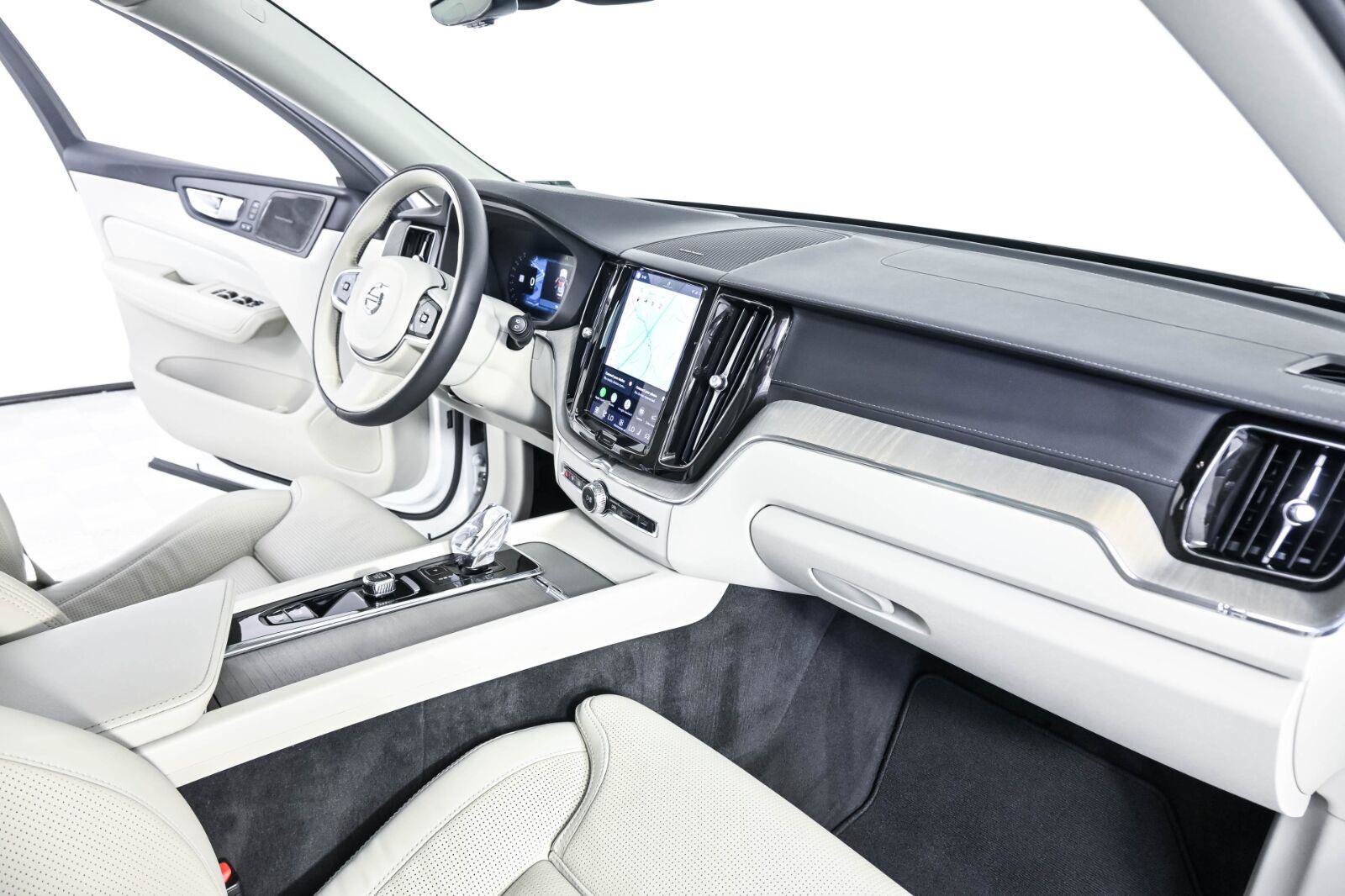 Certified 2023 Volvo XC60 B5 Ultimate FWD image 26