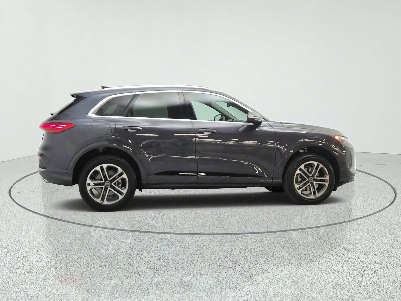 Used 2025 Audi Q5 Premium w/ Convenience Package AWD/4WD image 4