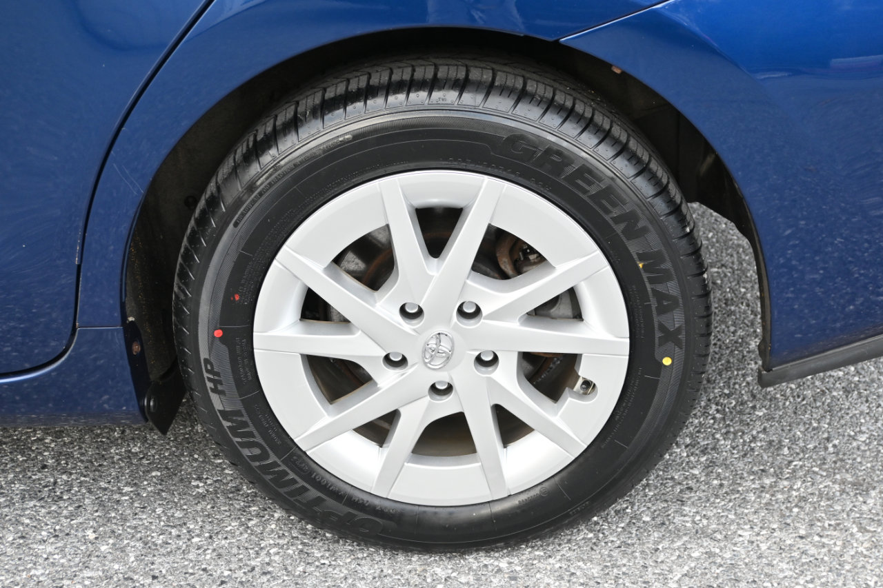 Used 2017 Toyota Prius V Three image 31