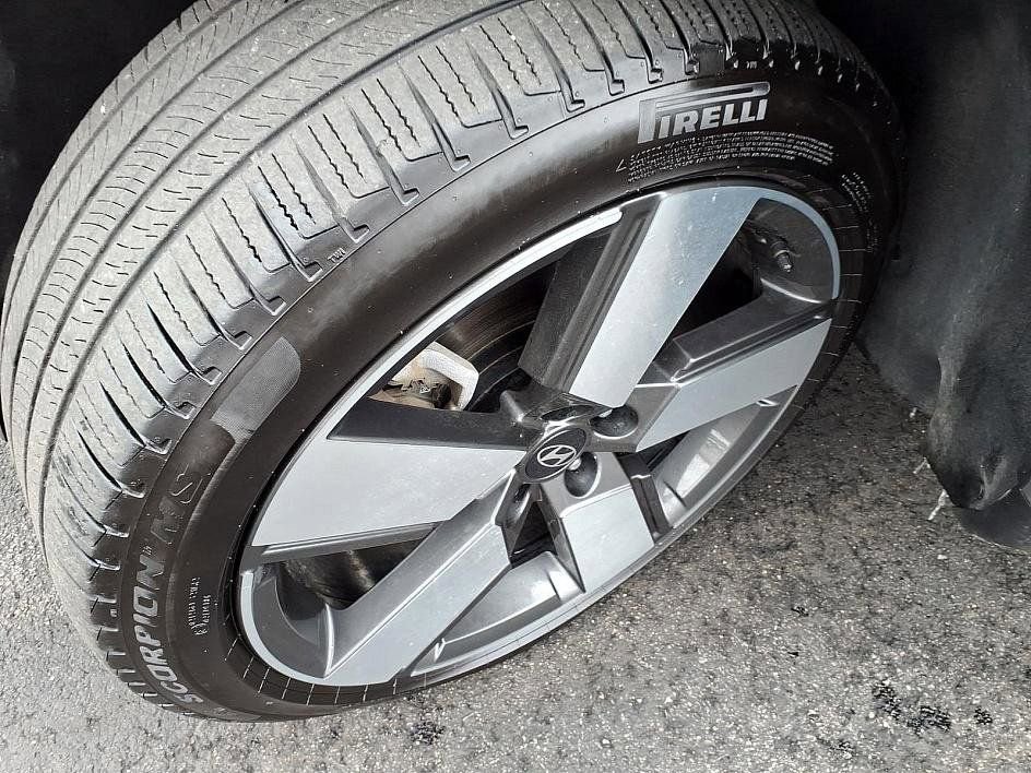 Used 2024 Hyundai Santa Fe Limited image 10