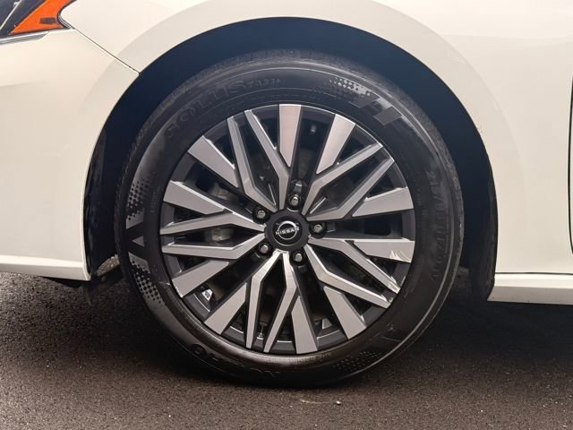 Used 2024 Nissan Altima 2.5 SV image 10