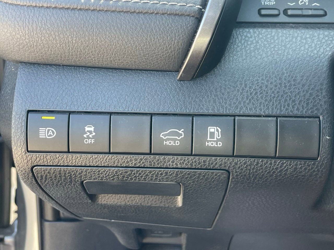 Used 2023 Toyota Camry SE w/ Convenience Package image 5