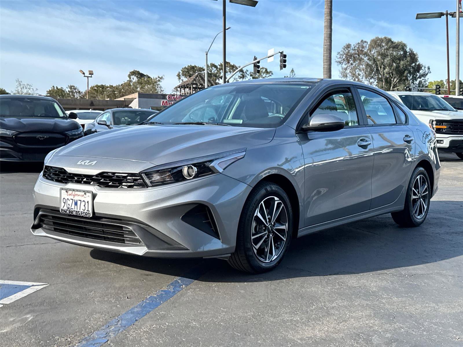 Used 2023 Kia Forte LXS w/ LXS Technology Package FWD image 4