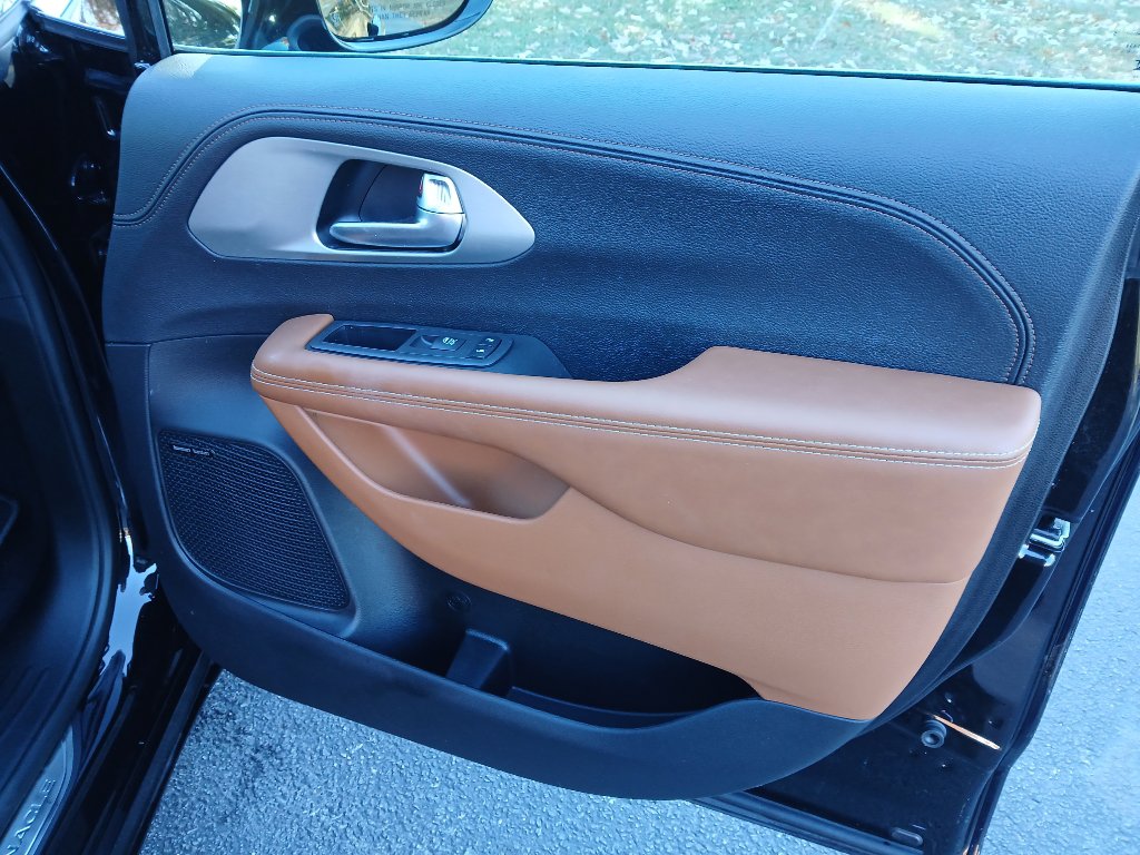 Certified 2024 Chrysler Pacifica Pinnacle image 32