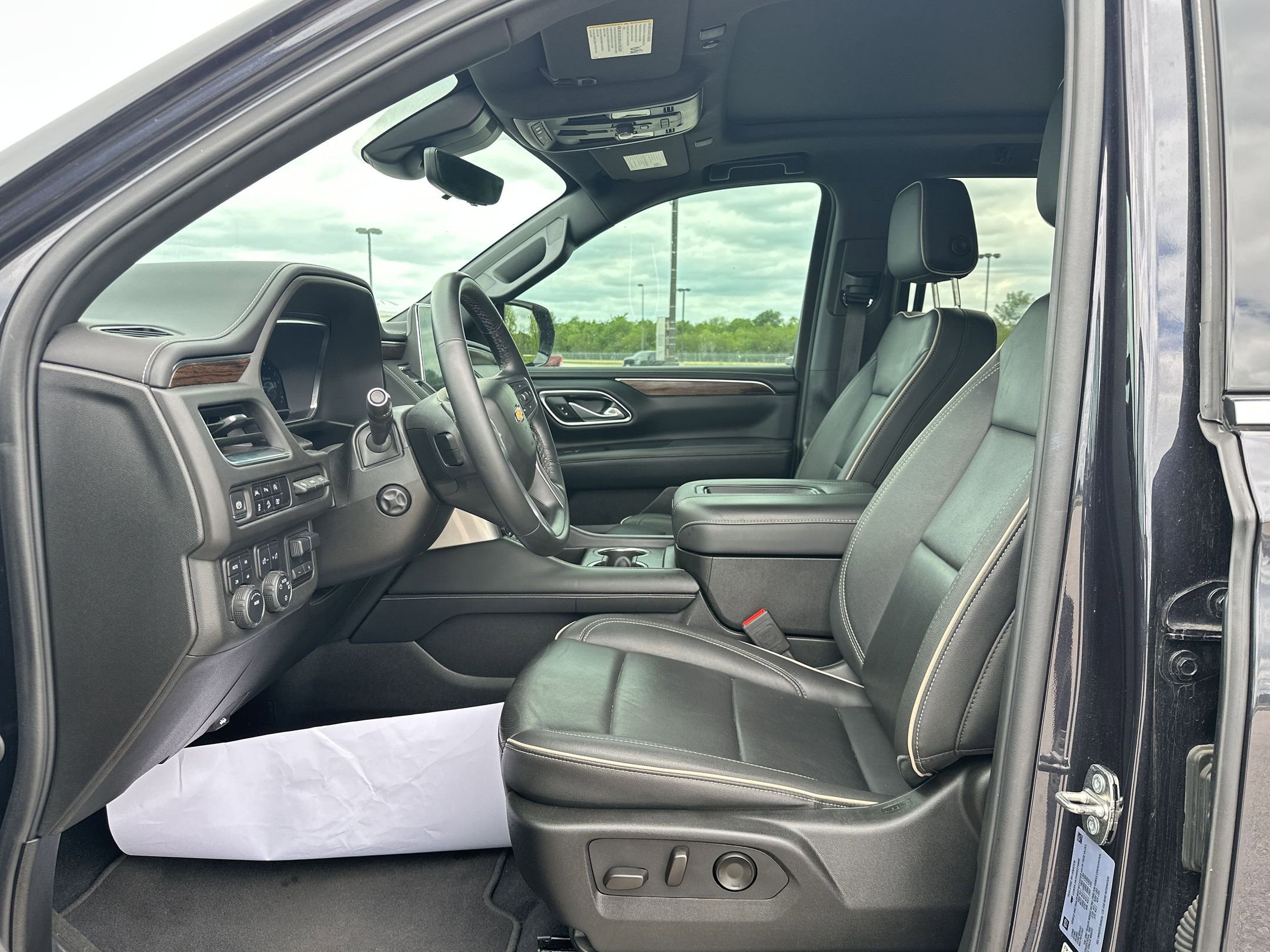 Used 2024 Chevrolet Tahoe Premier AWD/4WD image 10