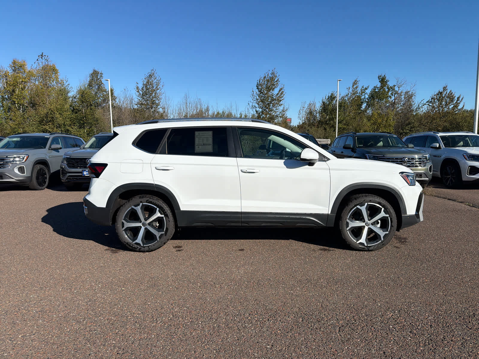 Certified 2025 Volkswagen Taos SEL image 5