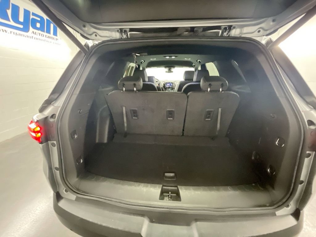 Used 2023 Chevrolet Traverse LT image 24
