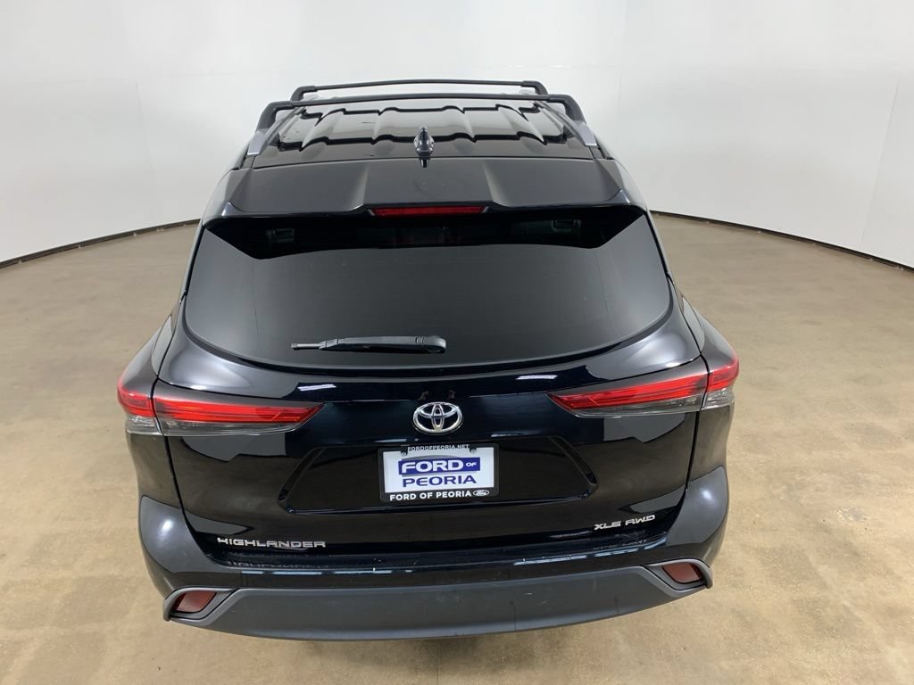 Used 2023 Toyota Highlander XLE AWD/4WD image 11