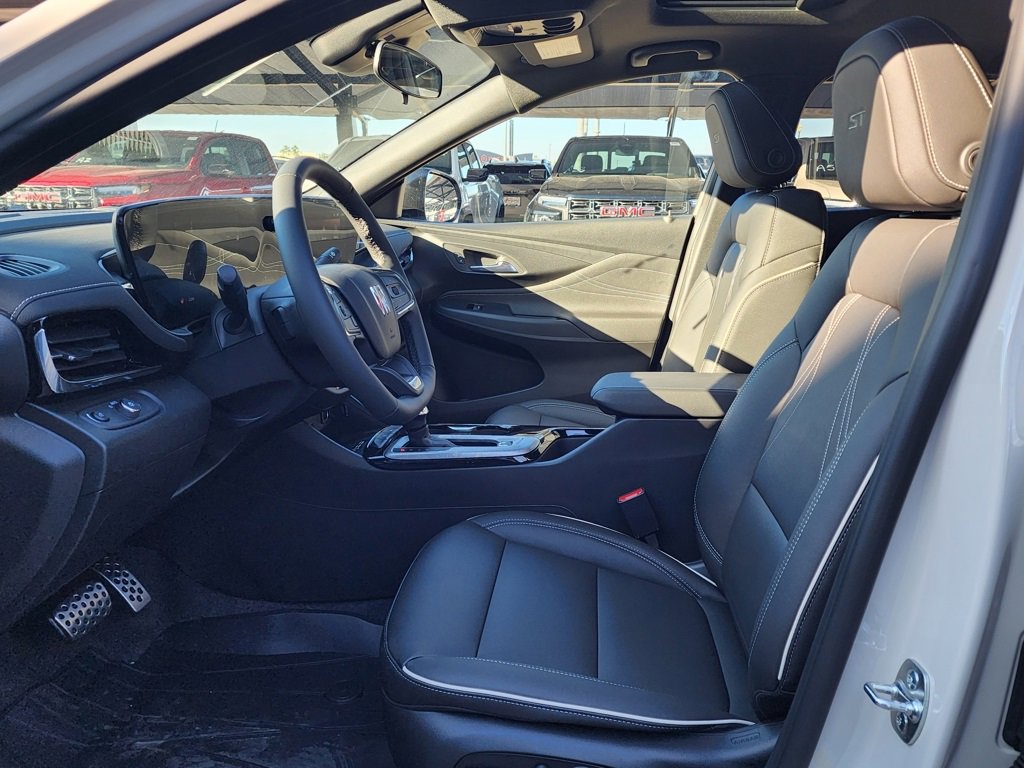 New 2026 Buick Envista Sport Touring w/ Studio Series image 15