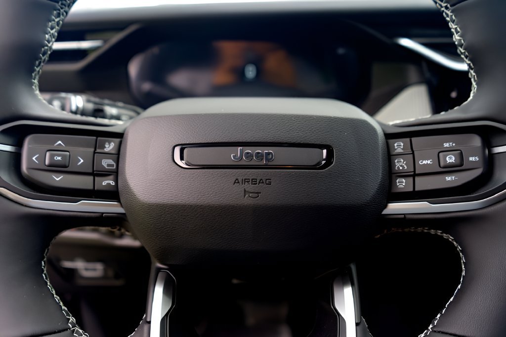 Used 2026 Jeep Cherokee Laredo AWD/4WD image 12