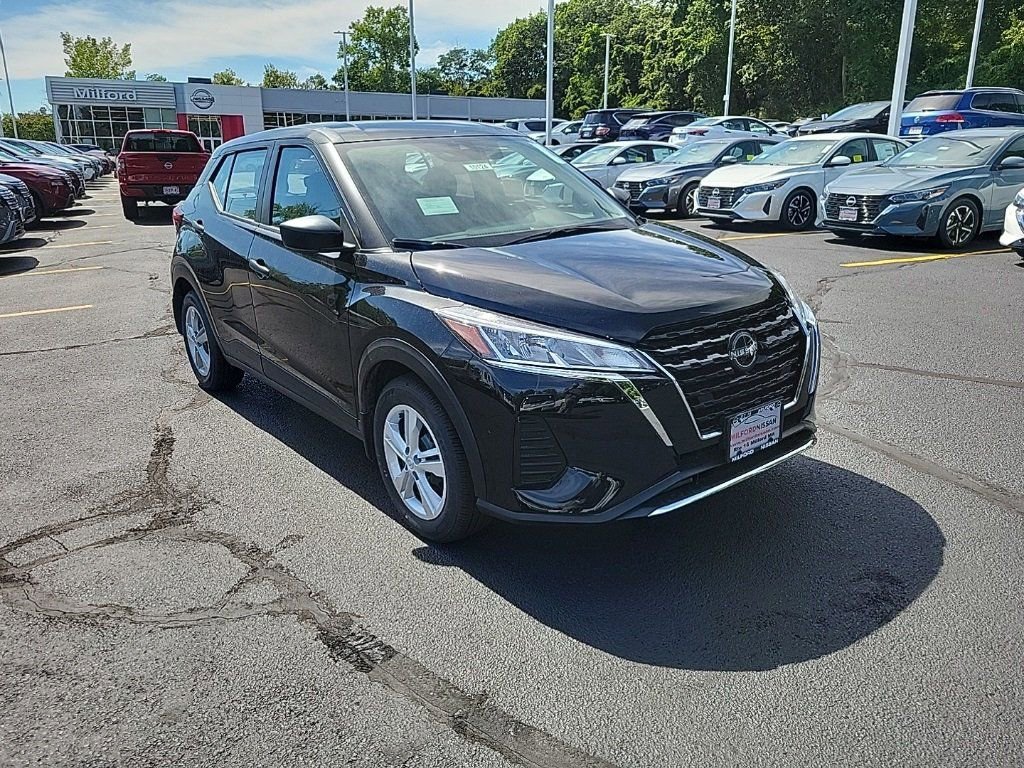 New 2025 Nissan Kicks Play S image 10