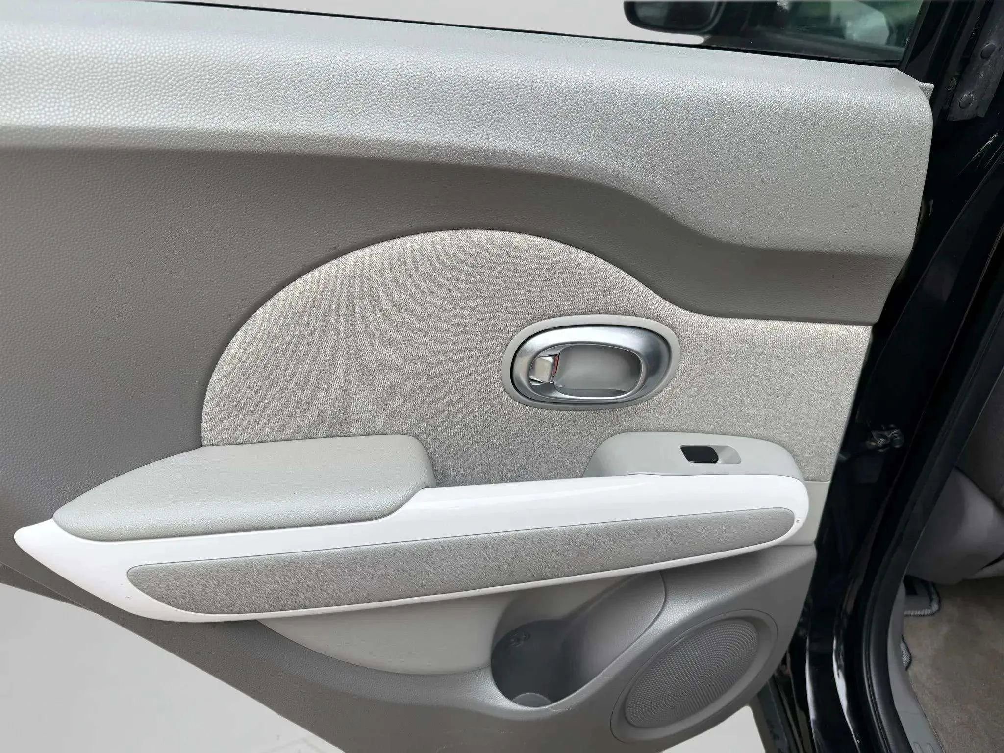 Used 2017 Kia Soul EV image 17