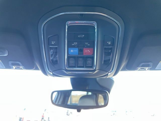 Used 2024 Jeep Grand Cherokee Limited w/ Black Appearance Package image 25