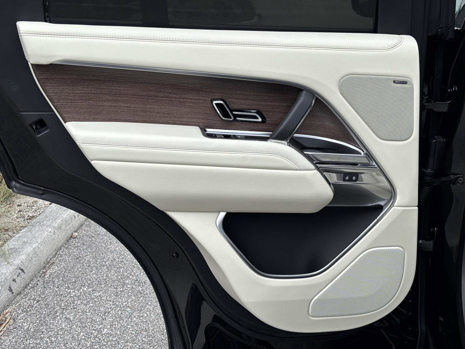 Used 2026 Land Rover Range Rover SE image 13