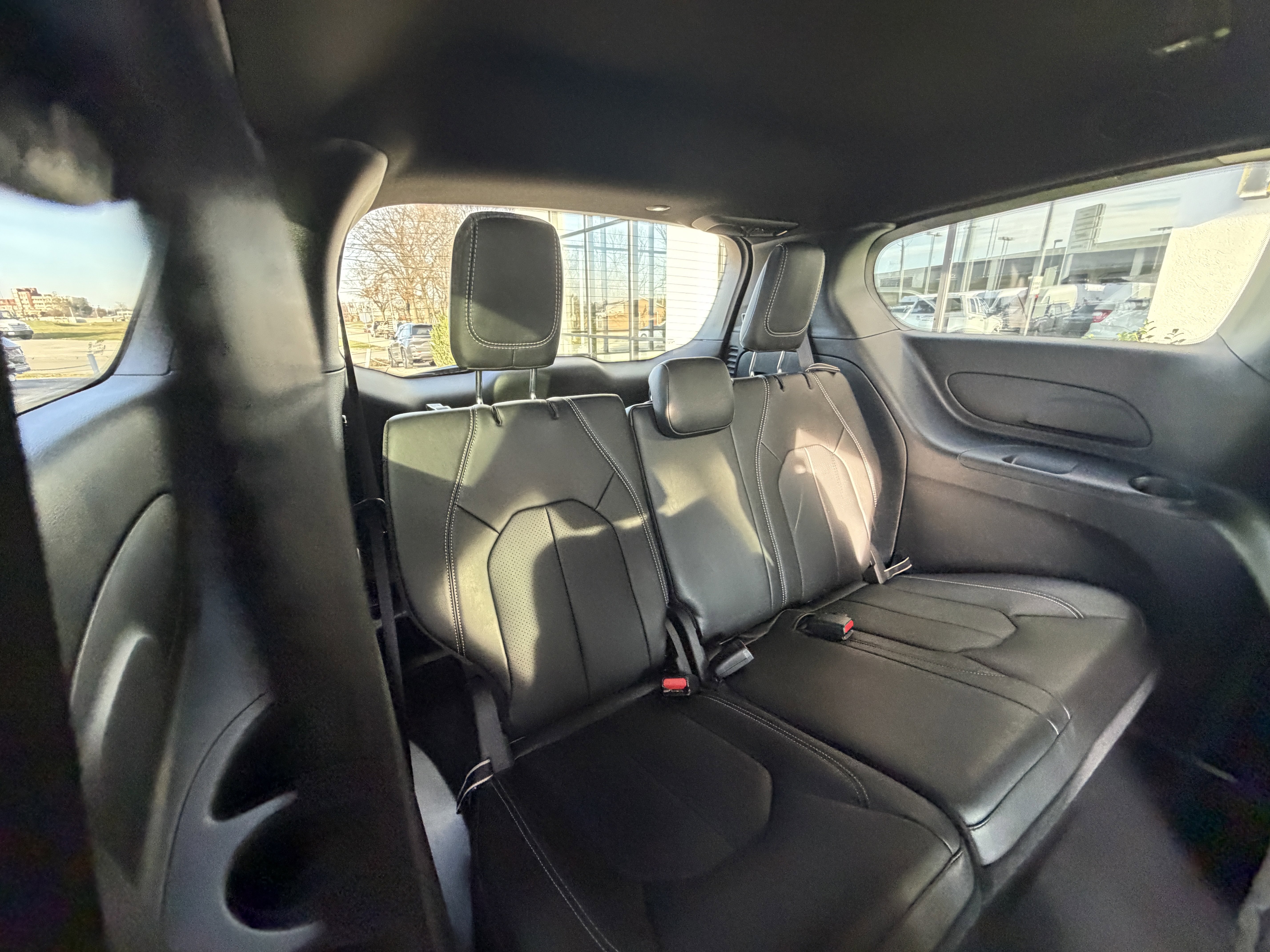 Used 2026 Chrysler Pacifica Select image 24