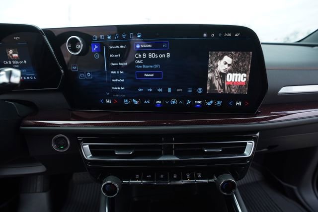 Used 2024 Chevrolet Traverse RS w/ LPO, Floor Liner Package image 32