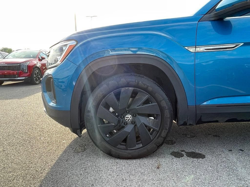 Used 2024 Volkswagen Atlas Cross Sport SE AWD/4WD image 30