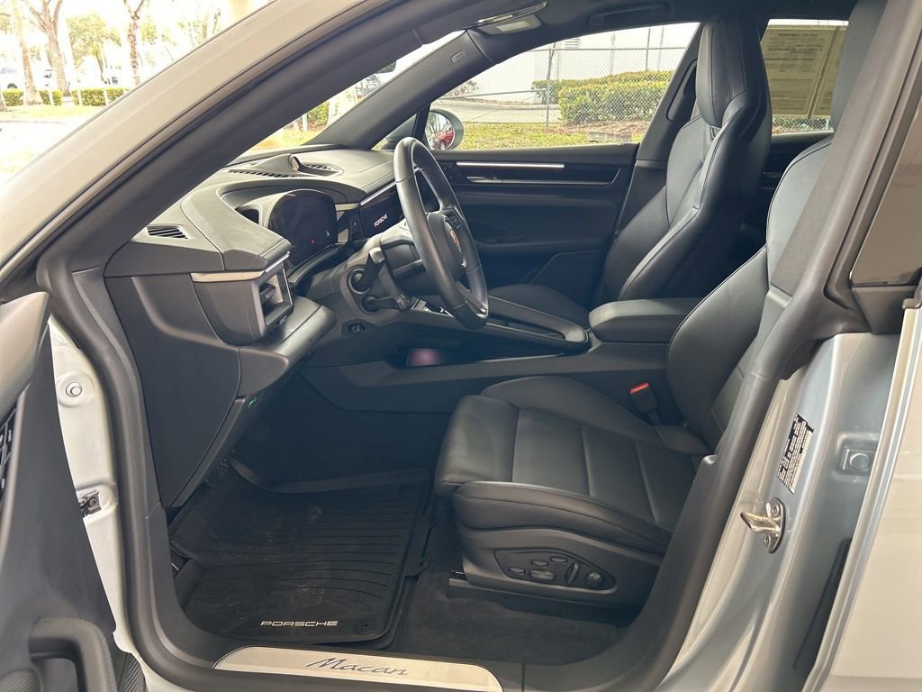 Used 2025 Porsche Macan Electric image 5