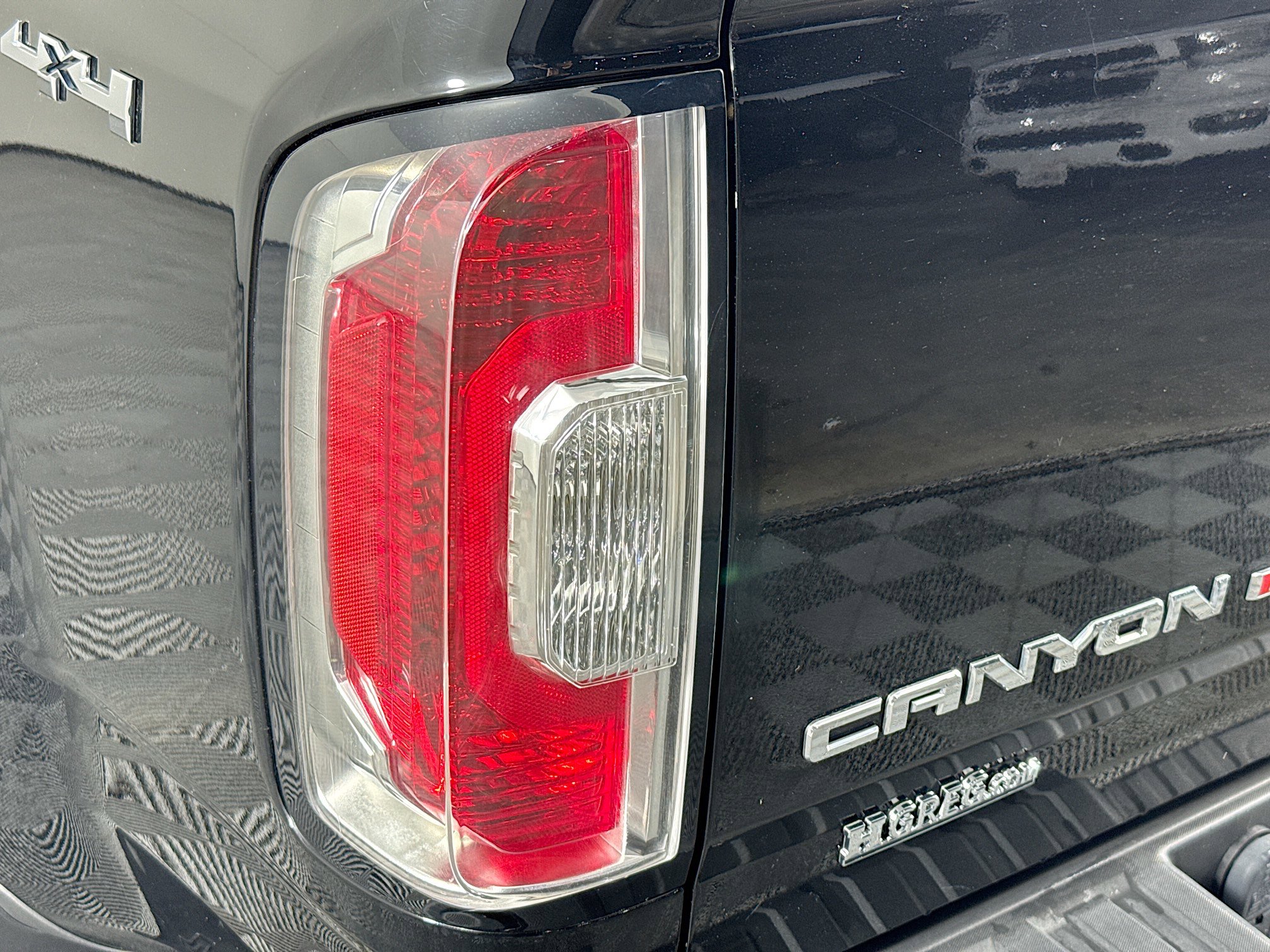 Used 2018 GMC Canyon SLT image 34