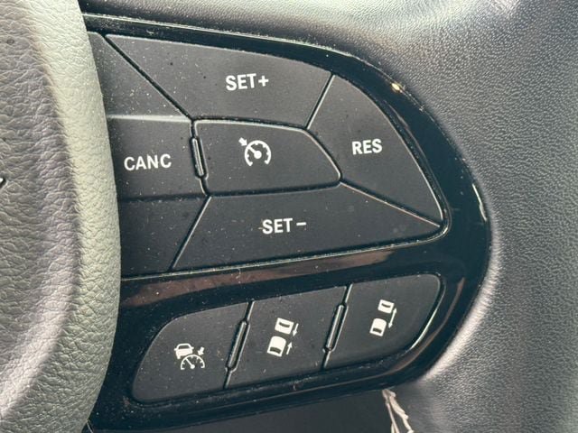 Used 2021 Chrysler Pacifica Touring w/ S Appearance Package FWD image 34