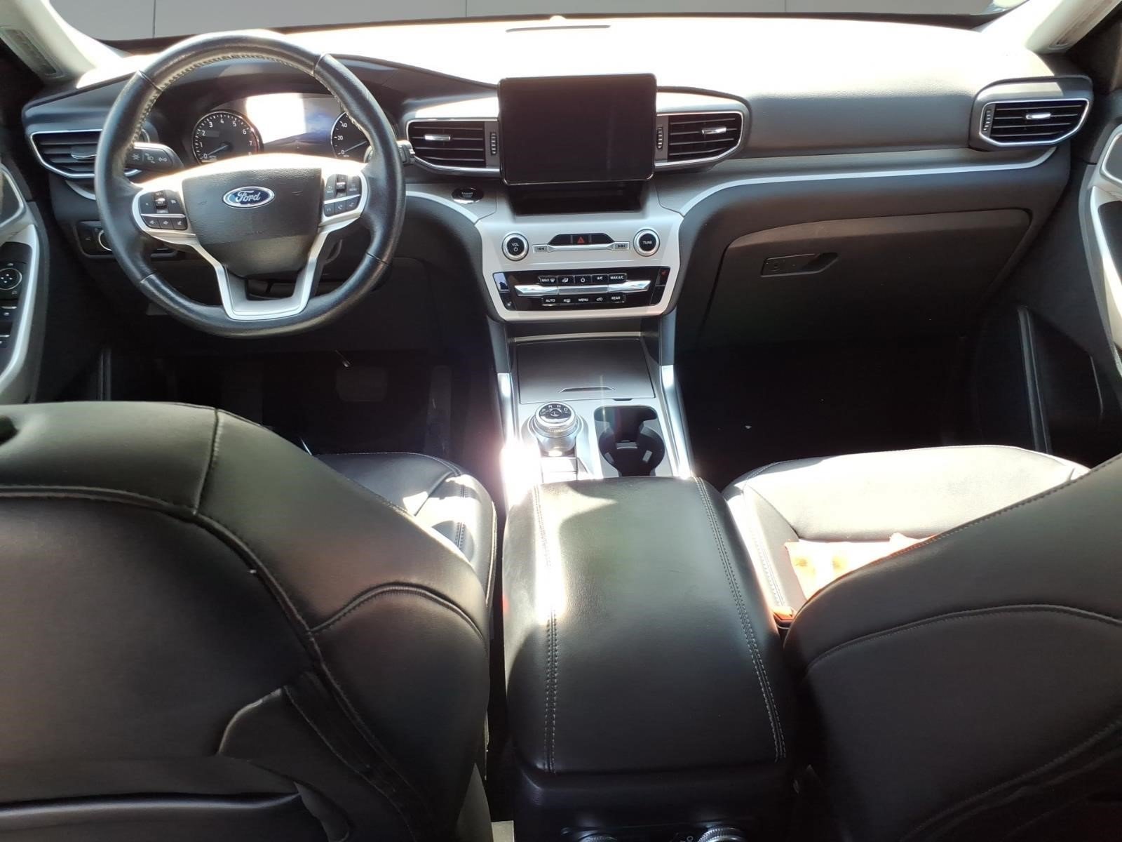 Used 2023 Ford Explorer XLT w/ Equipment Group 202A AWD/4WD image 5